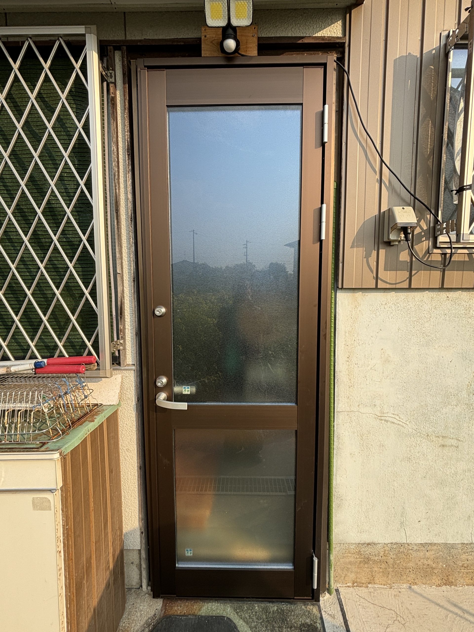 愛知県大府市　勝手口ドアリニューアル工事　YKKAP ドアリモ断熱タイプ